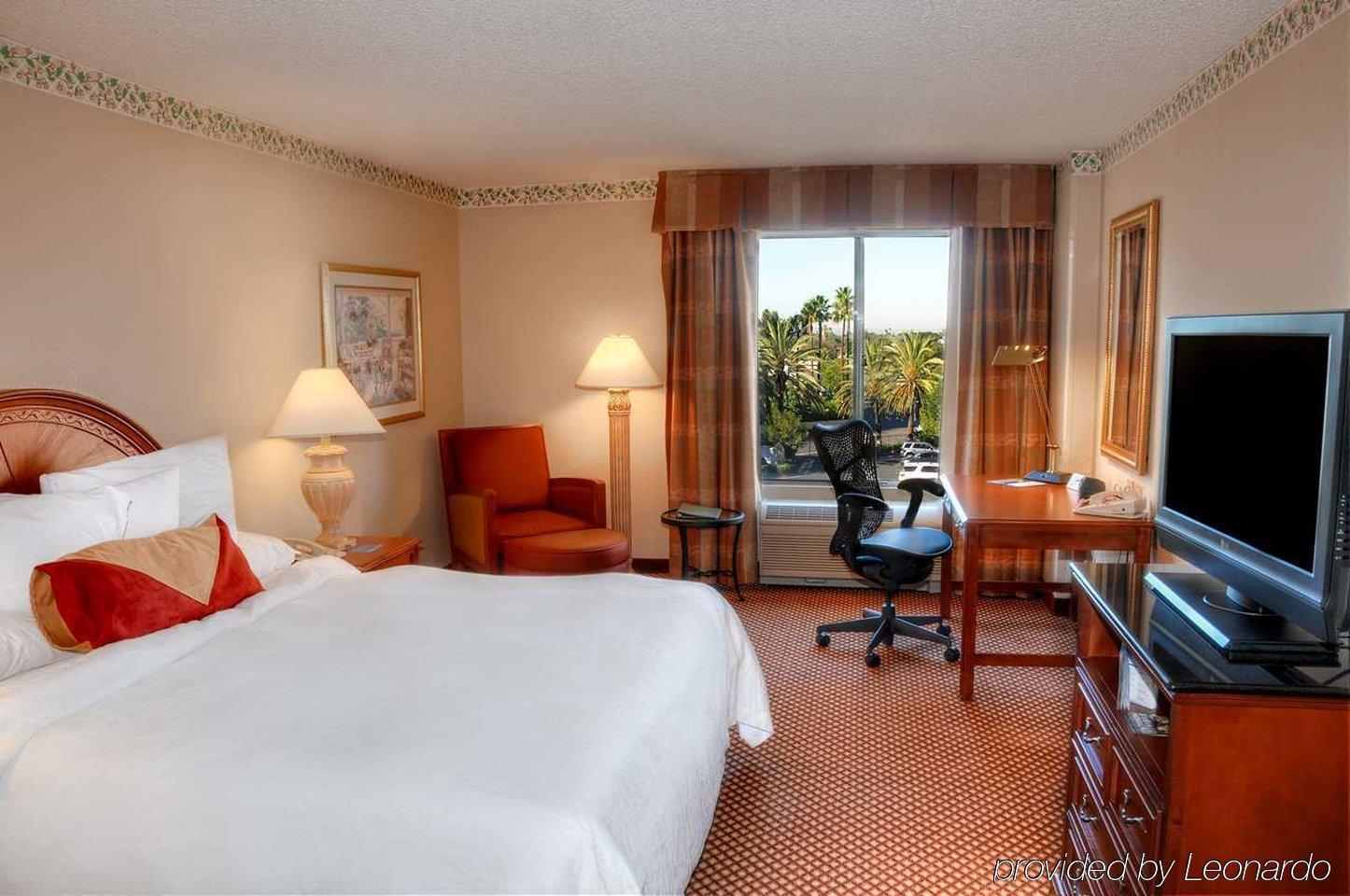 Hilton Garden Inn Anaheim/Garden Grove Exterior foto